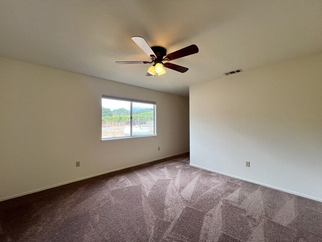 Building Photo - Three Bedroom St. Helena Home with Stunnin...