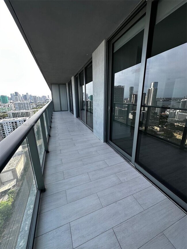 Building Photo - 121 NE 34th St