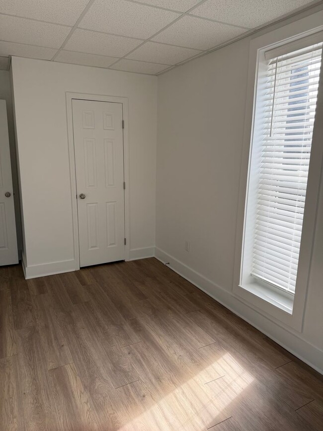 Building Photo - 400 Gallatin Ave