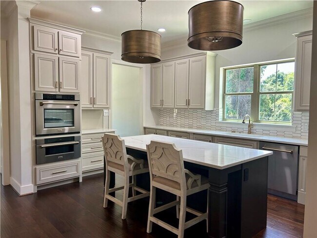Building Photo - 5488 Hilltop Dr N
