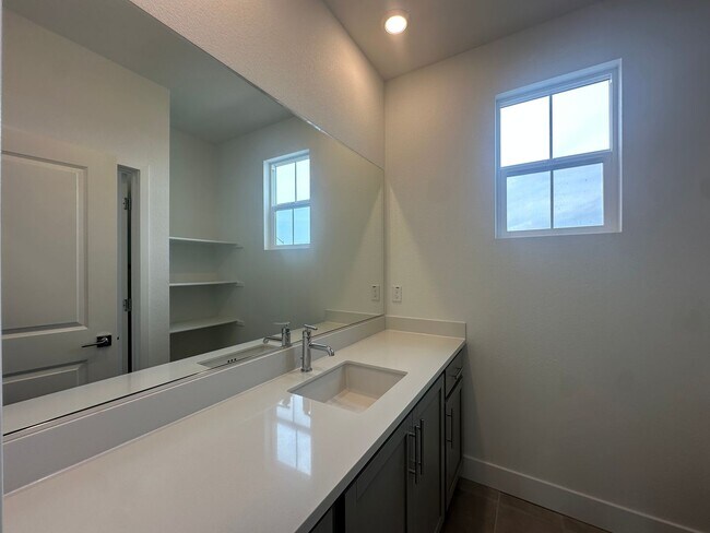 Building Photo - 2824 Wrangell St
