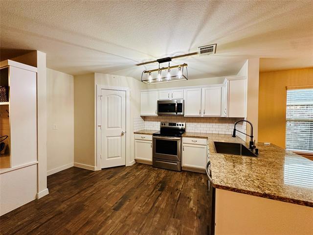 Building Photo - 806 Amber St