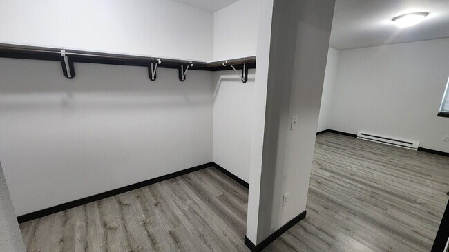 Building Photo - Modern 2 Bedroom, 2 Bathroom Residence wit...