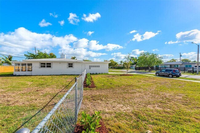 Building Photo - 9411 Jamaica Dr