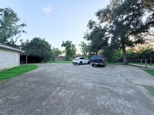 Building Photo - 7315 Housman