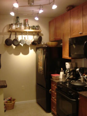 Kitchen - 851 N Glebe Rd