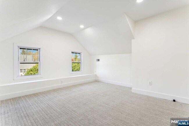 Building Photo - 648 East St