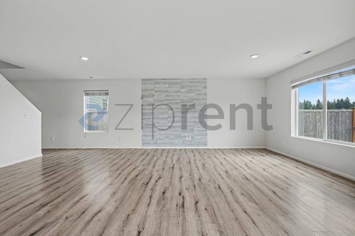 Building Photo - 9168 Candytuft Ln SE