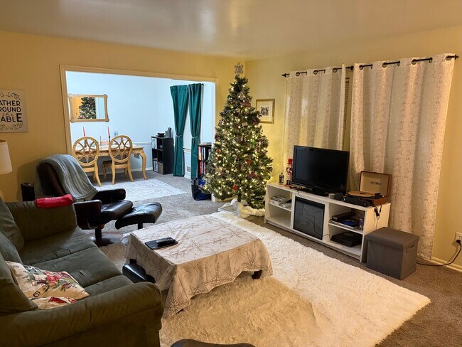 Building Photo - 4449 E 107th St