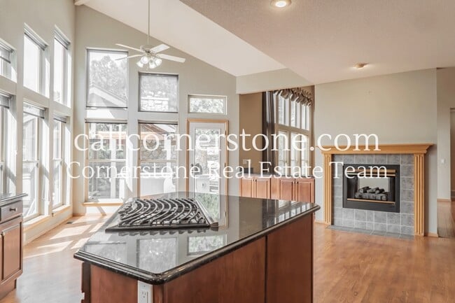 Building Photo - 5535 Jarman St