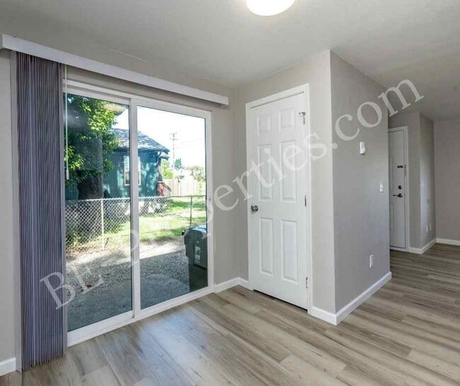 Building Photo - Central Tacoma Rambler