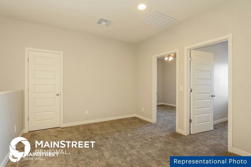 Building Photo - 1119 S Stapley Dr