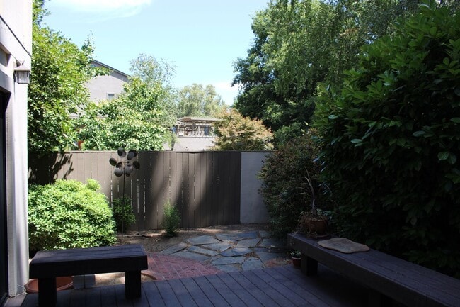 Building Photo - 400 Hartnell Pl