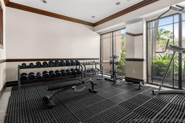 Building Photo - 3023 Alcazar Pl