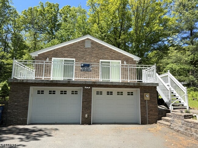 Building Photo - 23 Hillcrest Rd