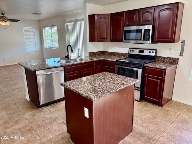 Building Photo - 40812 W Thornberry Ln