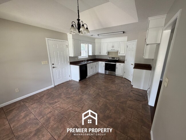 Building Photo - Charming 3BR/2BA Tuscaloosa Home | High Vaulted Ceilings, Hardwood Floors & Fenced Yard