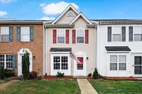 Building Photo - Cute Townhome!