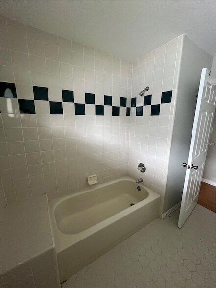 Building Photo - 77 Folcroft Ln
