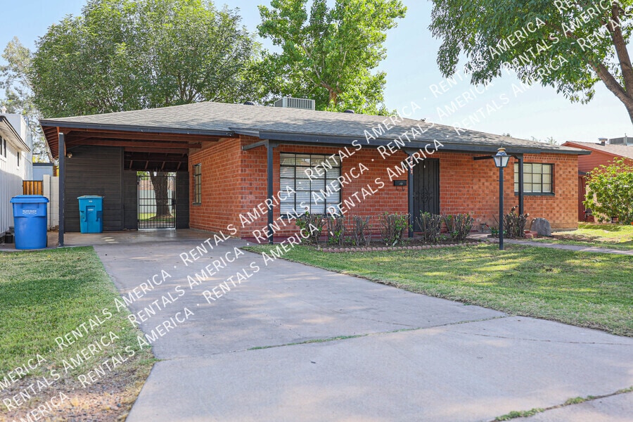 Building Photo - 2911 E Flower St