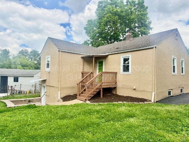 Building Photo - 927 N Elm Ave