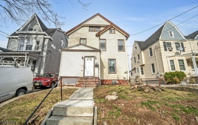 Building Photo - 227 Snyder St