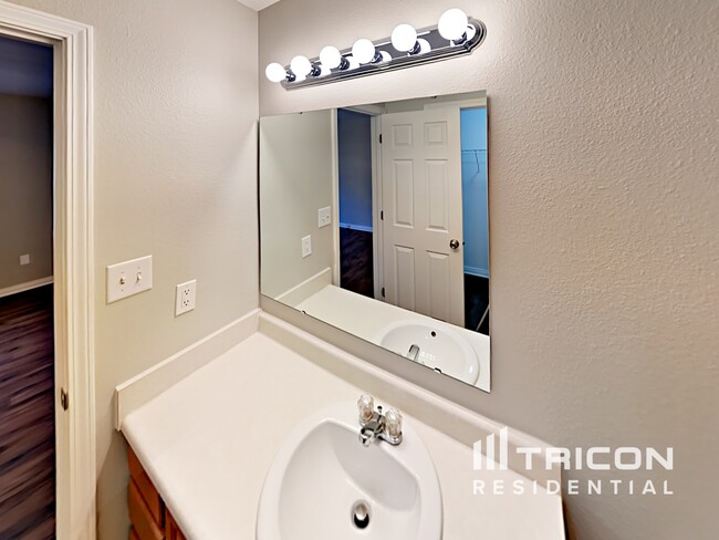 Building Photo - 928 Webb Dr