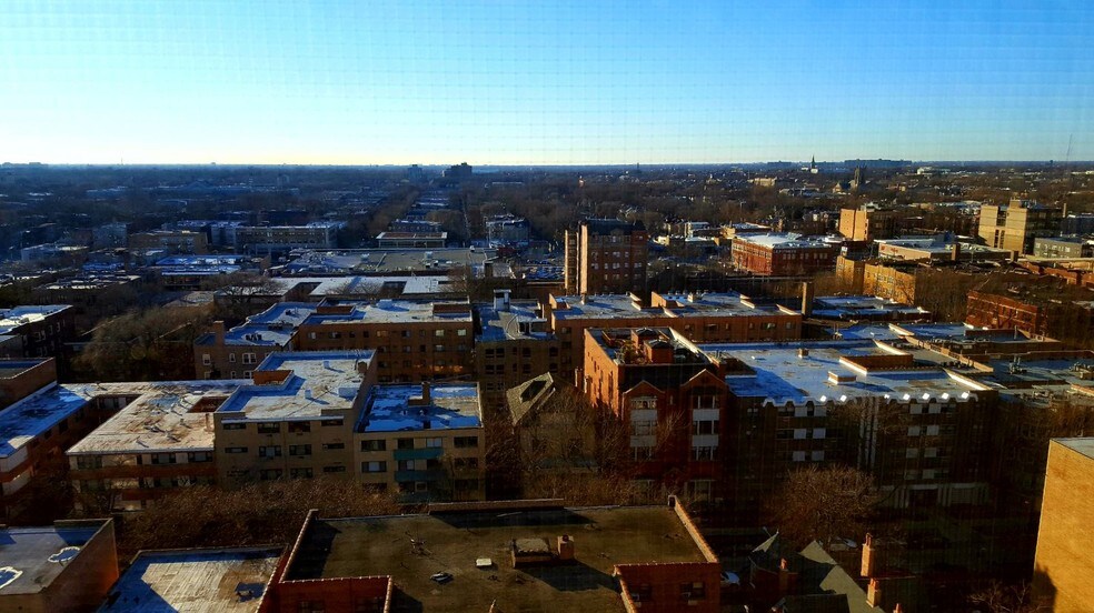 Building Photo - 6030 N Sheridan Rd