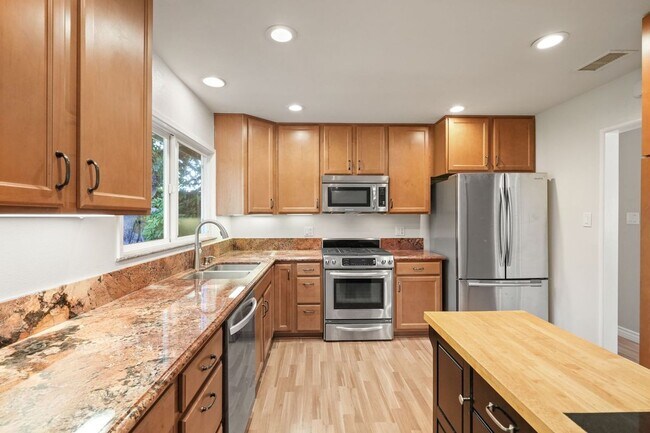Building Photo - 3534 Hearst Dr
