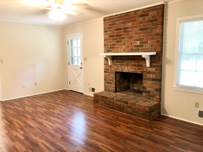 Building Photo - Three Bedroom Oconee County Available Summer