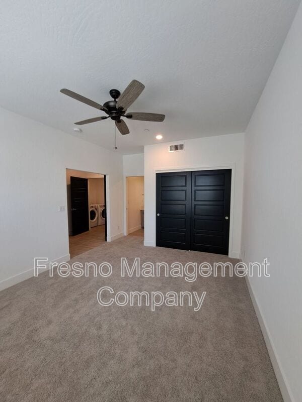 Building Photo - 524 W Balsam Ln