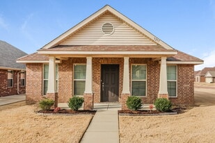 Building Photo - 3257 E Hartland