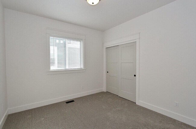 Building Photo - Immaculate Single-Level Patio Home