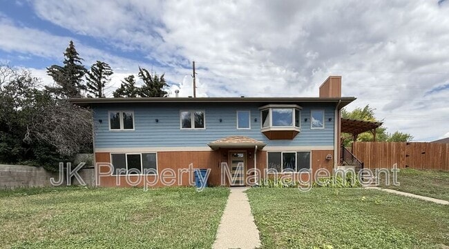 Primary Photo - 105 Riverview Dr W