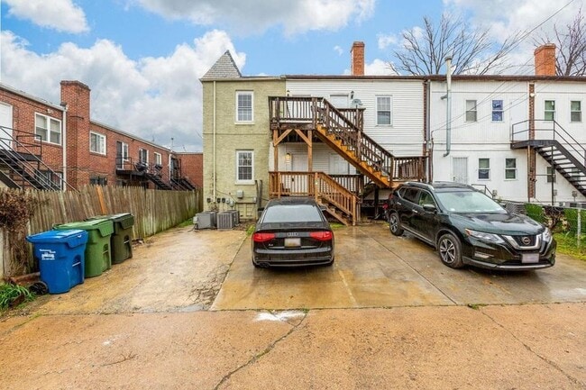 Building Photo - 330 Delafield Pl NW