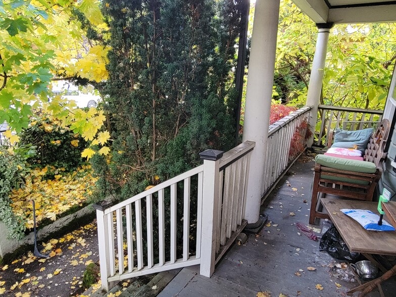 Building Photo - 3915 N Vancouver Ave