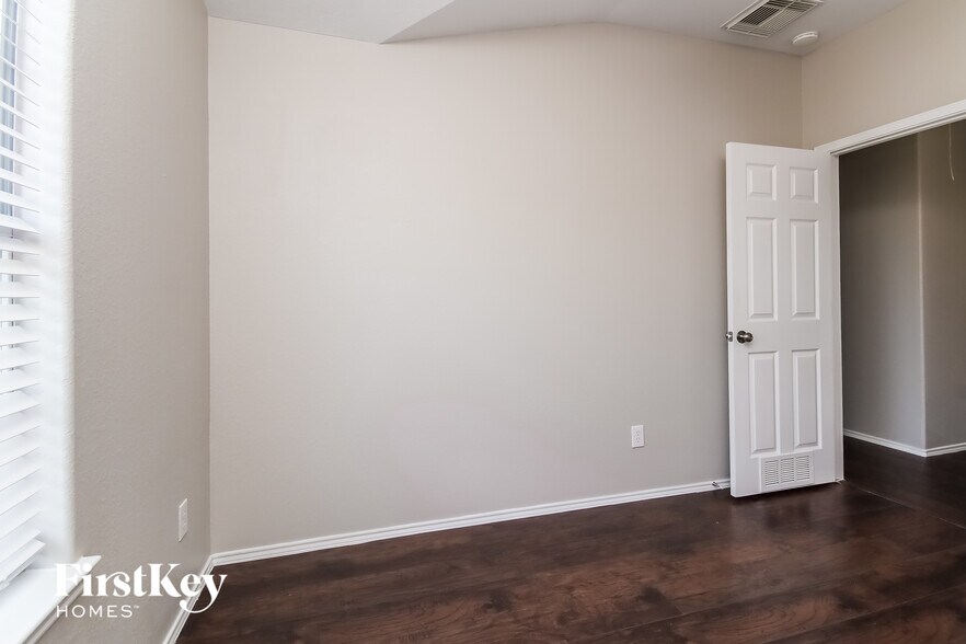 Building Photo - 12902 Trail Hollow Ct