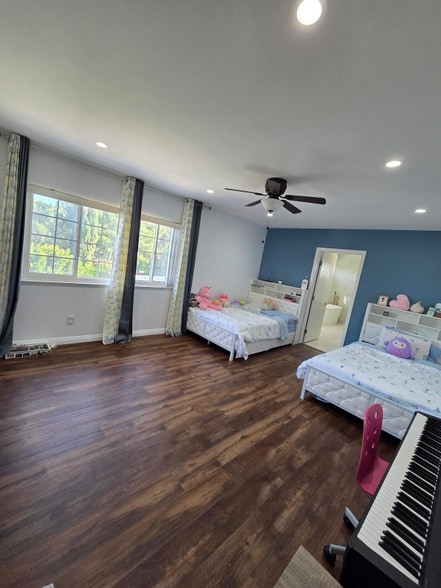 Building Photo - 10644 Vanalden Ave