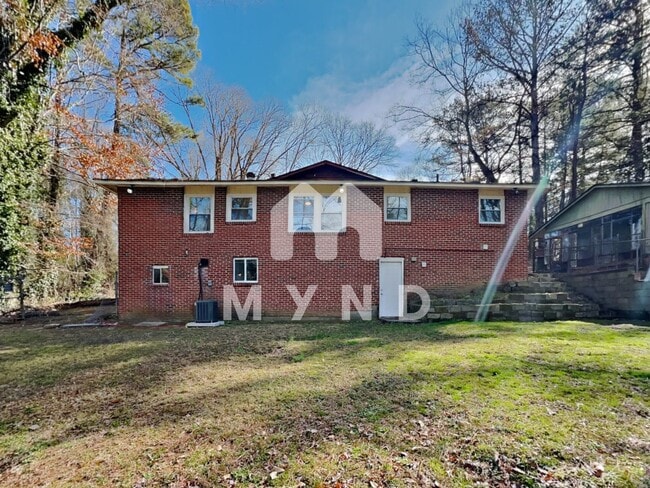 Building Photo - 896 Harwell Rd NW
