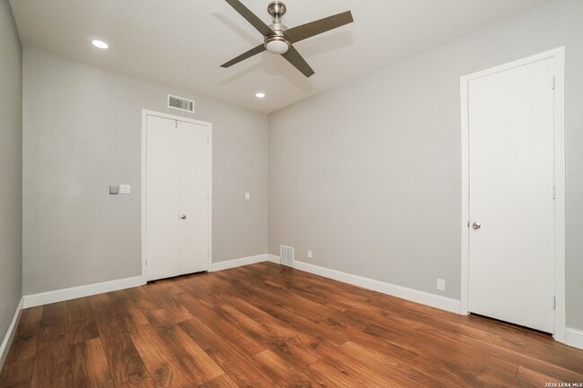 Building Photo - 7711 Broadway St