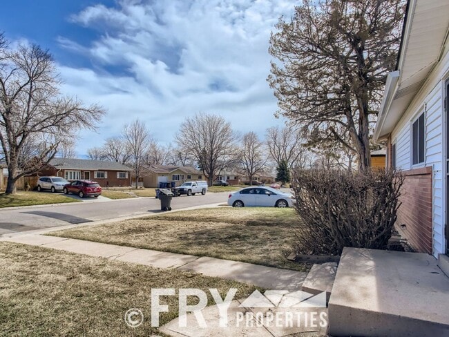 Building Photo - Renovated Harvey Park home
