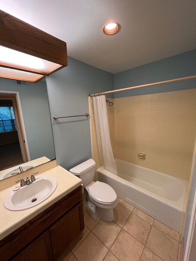 Building Photo - Mission Beach, 2 bedroom, 2 bathroom, with New Carpet, Parking, Laundry, Patio (807 Nantasket Ct....