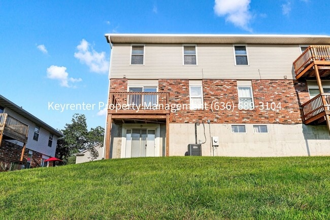 Building Photo - Charming 2-Bedroom Condo Available for Rent in Saint Peters!