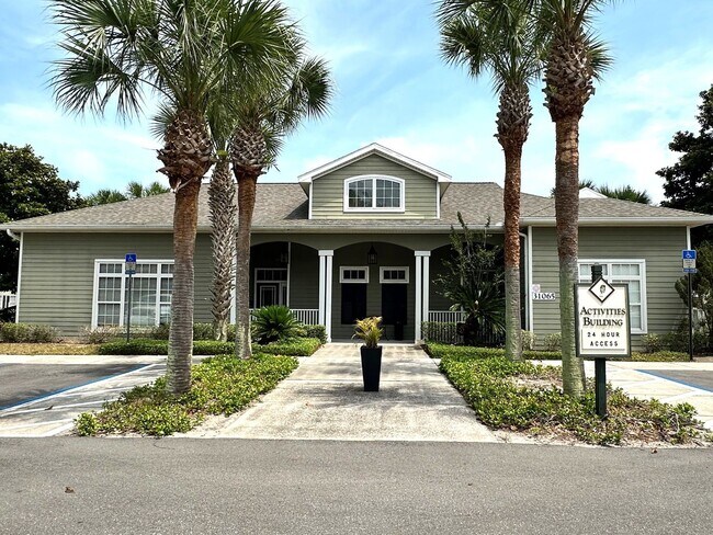 Building Photo - 2 Bed/2 Bath, Gated Community, Close to Sh...