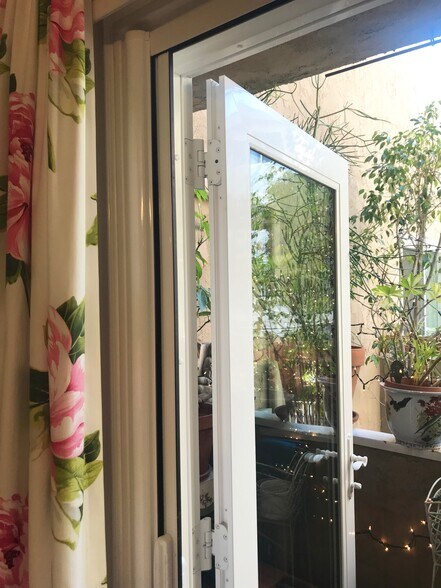 Building Photo - 1345 N Fuller Ave