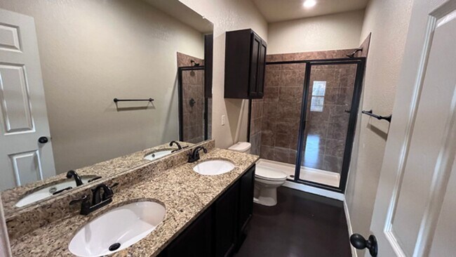 Building Photo - Granite Counters, High Ceilings & More – S...