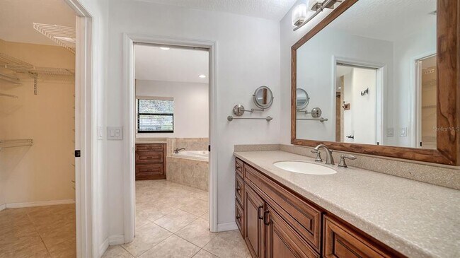 Building Photo - 2291 Pine View Cir