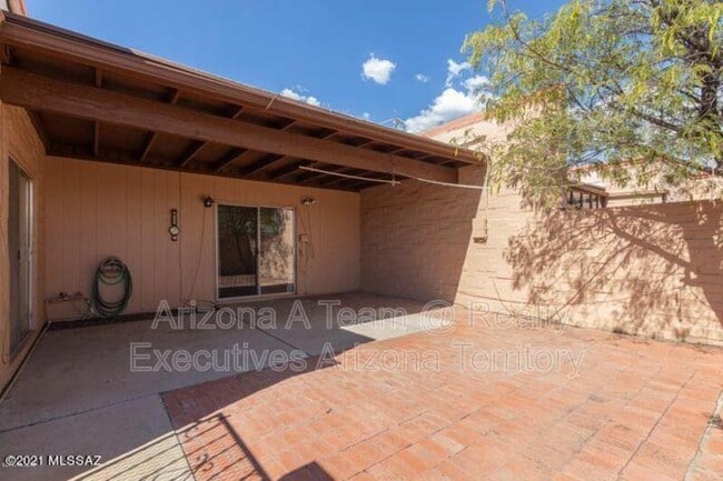 Building Photo - 4210 E Presidio Rd