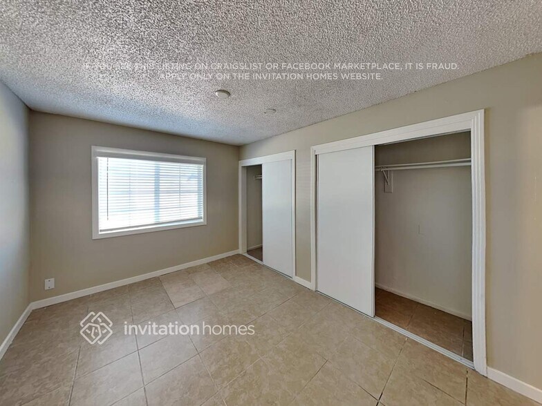 Building Photo - 2022 W Windrose Dr