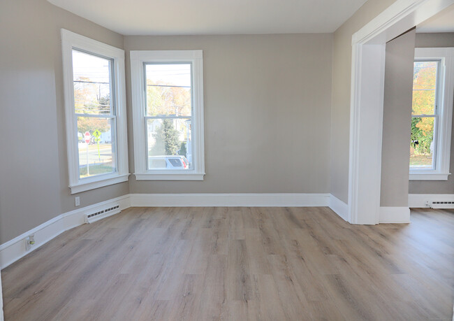 Building Photo - 154 Hawthorne Ave